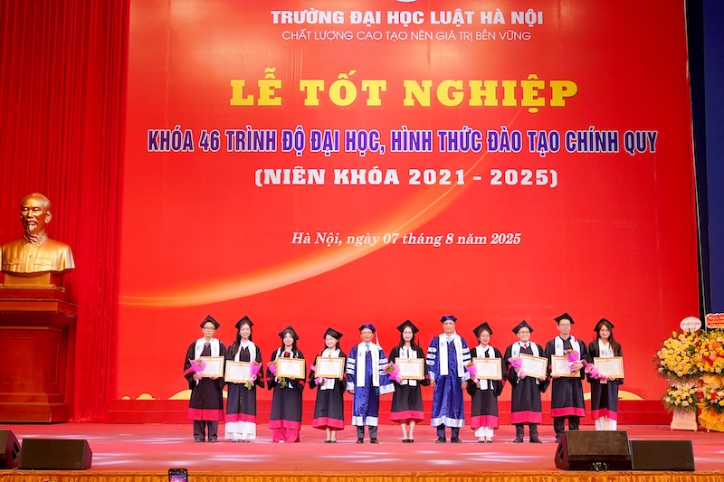 ​Trường Đại học Luật Hà Nội bế giảng khóa 46 hệ Đại học chính quy